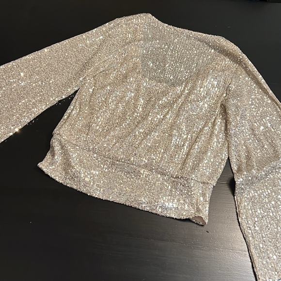 Venus sequin top size large flare sleeves - Picture 6 of 6